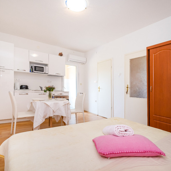 Bedrooms, Apartmani Brazzo, Apartments Brazzo near the sea in the heart of Nin, Dalmatia, Croatia Nin