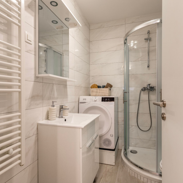 Kupaonica / wc, Brazzo City tour Suite Zadar, Apartmani Brazzo nedaleko mora u srcu Nina, Dalmacija Nin